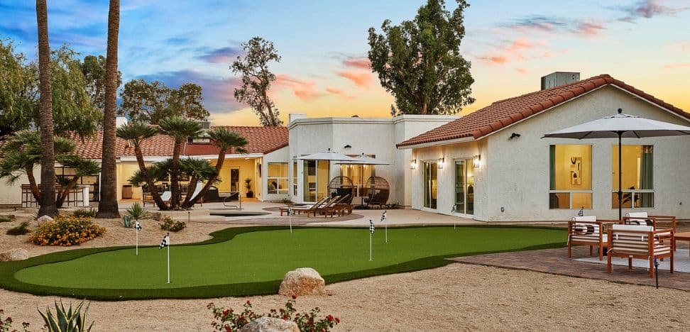 golf outside of a vacation rental in Scottsdale